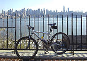 Lawinka na tle panoramy Manhattanu (9 KB)