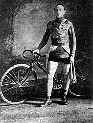 Stanisław Oleksów, lwowianin, towarzysz wszystkich trzech podróży rowerem po Europie (17 KB)
